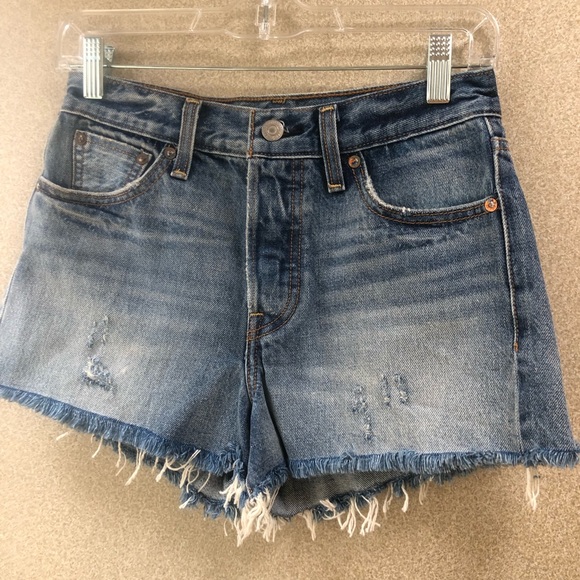 Levi's Pants - NWOT Wedgie Fit Levi cutoff shorts